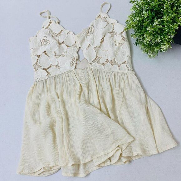 Tularosa Bryce Tank Xtra Small XS in Pale Blush Lace Cut Out $118 - Picture 2 of 8